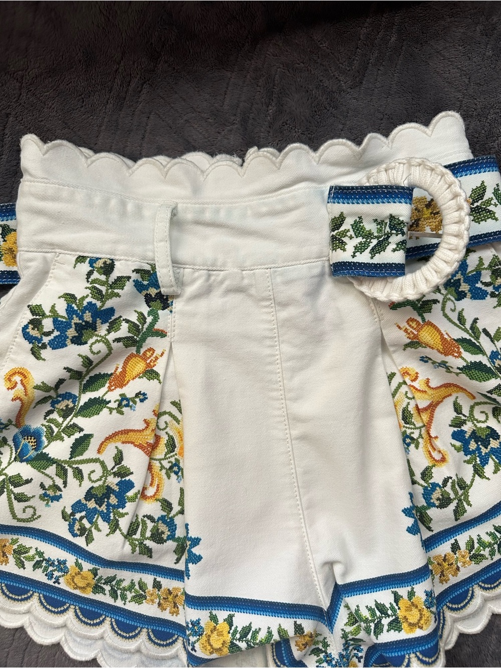 FARM Rio Emily Floral Tapestry Belted Shorts Size 25 - Picture 15 of 15